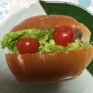 ロールパンで(*^^*)ミニトマト&グリーンサラダ